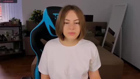 elma_lily online show from 10/27/25, 06:28