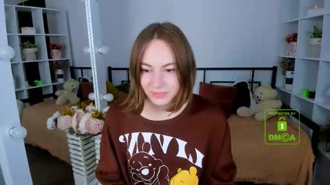 elma_lily online show from 11/19/25, 07:19