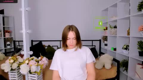 elma_lily online show from 11/28/25, 07:22