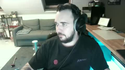 Snapshot of elmo__91 chatting on 11/19/25, 04:18 Elmo online show from 11/19/25, 04:18