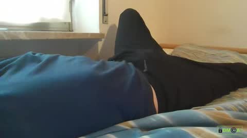 Snapshot of elmoro101 chatting on 10/12/25, 01:43 elmoro101 online show from 10/12/25, 01:43