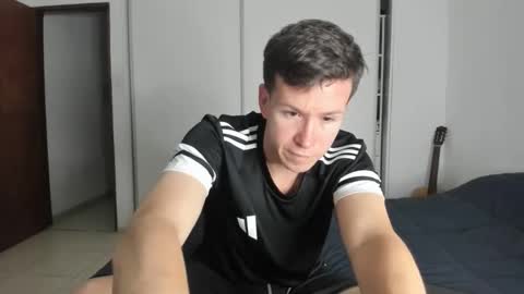 Snapshot of elnenedearg chatting on 10/15/25, 01:39 elnenedearg online show from 10/15/25, 01:39