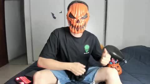 Snapshot of elnenedearg chatting on 10/27/25, 01:53 elnenedearg online show from 10/27/25, 01:53