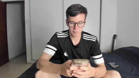 Snapshot of elnenedearg chatting on 11/05/25, 01:49 elnenedearg online show from 11/05/25, 01:49