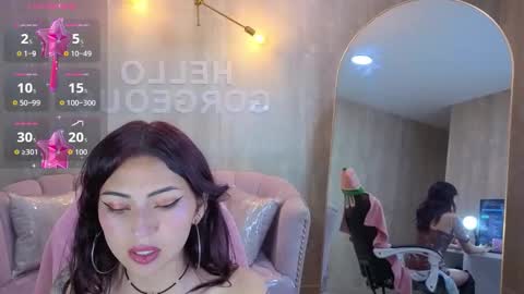 Snapshot of elody_a chatting on 10/17/25, 12:52 Elody online show from 10/17/25, 12:52