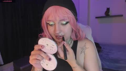 Eloise  . online show from 10/25/25, 04:42