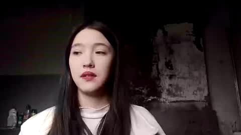 Snapshot of elouisevallian chatting on 06/05/26, 02:07 Elara online show from 06/05/26, 02:07