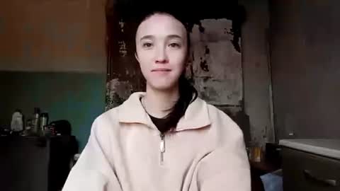 Snapshot of elouisevallian chatting on 06/11/26, 02:11 Elara online show from 06/11/26, 02:11