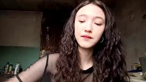 Elara online show from 06/17/26, 02:14