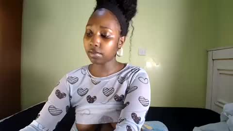 ELOWENA online show from 07/22/26, 08:17