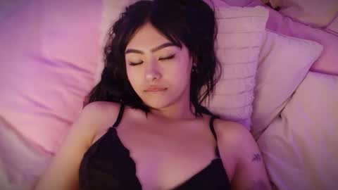 Snapshot of elowen_farye chatting on 10/24/25, 09:22 Elowen online show from 10/24/25, 09:22