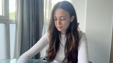 Snapshot of elowynx chatting on 05/29/26, 09:07 Milana online show from 05/29/26, 09:07