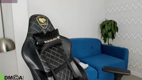 Snapshot of elsa_carterr chatting on 10/20/25, 08:37 elsa_carterr online show from 10/20/25, 08:37