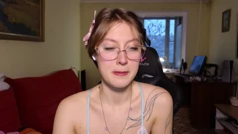 Snapshot of elsaangel chatting on 11/18/25, 02:17 elsaangel online show from 11/18/25, 02:17