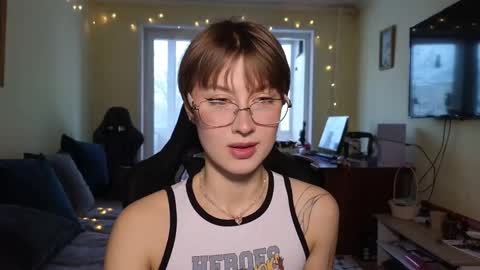 Snapshot of elsaangel chatting on 12/18/25, 03:23 elsaangel online show from 12/18/25, 03:23