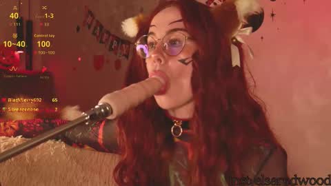 ElsaRedwood online show from 10/31/25, 03:35