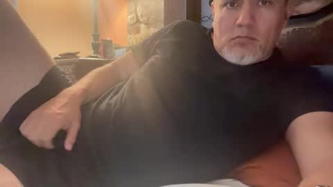 Snapshot of elvecinoequipadon chatting on 05/18/26, 02:45 Petrhus Rockpic online show from 05/18/26, 02:45