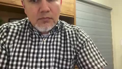 Snapshot of elvecinoequipadon chatting on 05/27/26, 01:57 Petrhus Rockpic online show from 05/27/26, 01:57