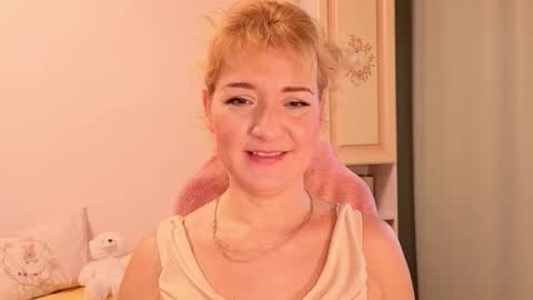 Snapshot of elviraforyou chatting on 11/21/25, 07:51 Elvira online show from 11/21/25, 07:51