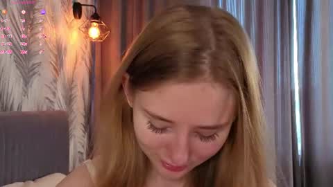 Snapshot of elvyrose chatting on 07/11/26, 04:37 Alex online show from 07/11/26, 04:37