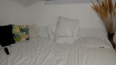 Snapshot of elymilf chatting on 03/12/26, 04:18 Elena online show from 03/12/26, 04:18