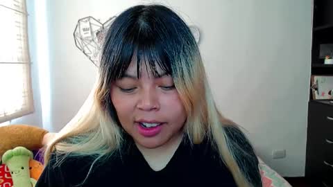 Snapshot of elymoon chatting on 12/19/25, 01:18 Ely online show from 12/19/25, 01:18