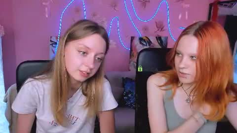 Snapshot of elyra_lir chatting on 06/12/26, 12:15 Elly online show from 06/12/26, 12:15
