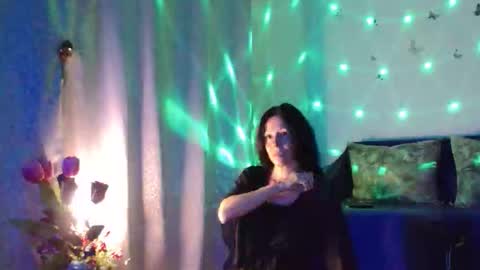 Elisa online show from 09/25/25, 09:07