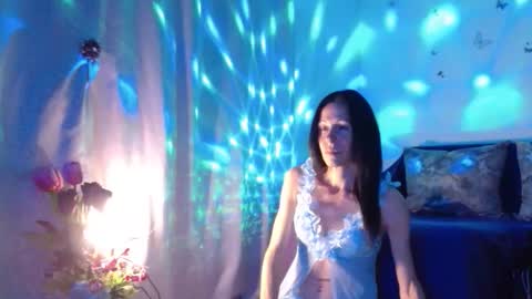 Elisa online show from 09/26/25, 05:50