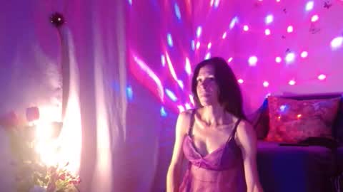 Elisa online show from 09/28/25, 05:18