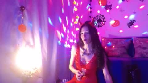 Snapshot of elysasun chatting on 10/31/25, 08:21 Elisa online show from 10/31/25, 08:21