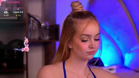 ElysaWetxx online show from 03/11/25, 08:52