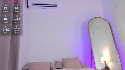 Snapshot of elza_fuentes01 chatting on 11/05/25, 08:09 Michelle online show from 11/05/25, 08:09