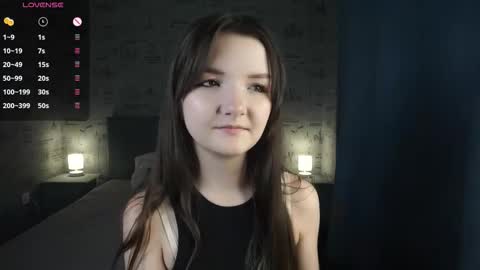 Snapshot of em1ly_e chatting on 10/17/25, 09:28  Emily online show from 10/17/25, 09:28