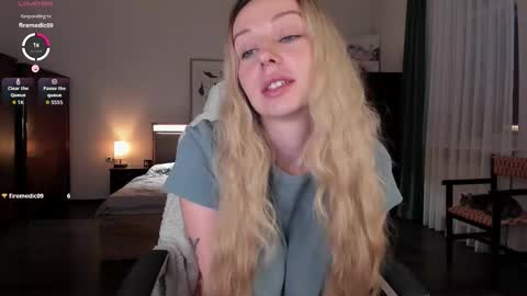 Emilie online show from 10/15/25, 02:50