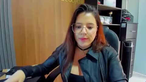 Snapshot of ema_04 chatting on 12/16/25, 08:14 Estefany Martinez Acua INSTAGRAM ema 04oficial online show from 12/16/25, 08:14