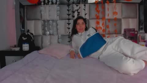 ema y cami online show from 10/24/25, 03:41