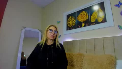 Snapshot of ema_garciaa chatting on 09/26/25, 11:03 ema garcia online show from 09/26/25, 11:03