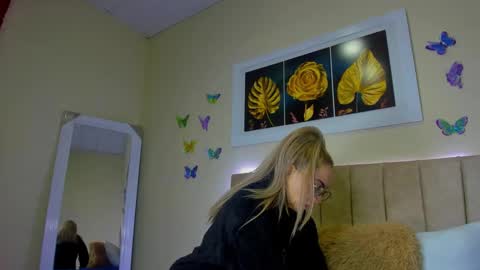 Snapshot of ema_garciaa chatting on 10/02/25, 12:34 ema garcia online show from 10/02/25, 12:34