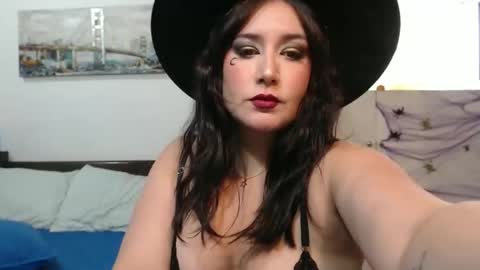 Snapshot of ema_gray8 chatting on 10/27/25, 01:37 Salome online show from 10/27/25, 01:37
