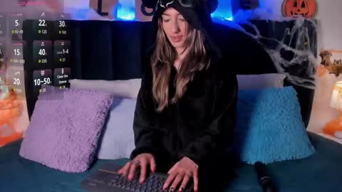 Snapshot of ema_porcaroli chatting on 10/30/25, 09:15 Ema online show from 10/30/25, 09:15