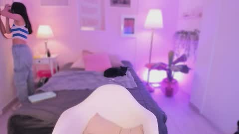 Snapshot of ema_soul chatting on 10/28/25, 07:49 emma soul online show from 10/28/25, 07:49