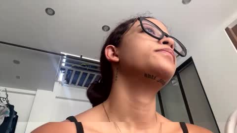 Snapshot of emaandemely chatting on 09/29/25, 07:08 emaandemely online show from 09/29/25, 07:08