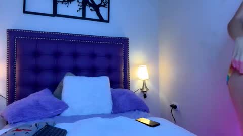 Snapshot of emahealt chatting on 10/23/25, 12:43 EMA HEALT online show from 10/23/25, 12:43