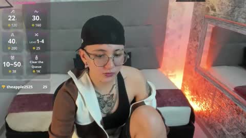 emahills__axelrose online show from 10/25/25, 10:01