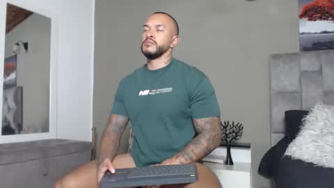 Snapshot of emanuelspencer chatting on 04/28/26, 04:28 emanuelspencer online show from 04/28/26, 04:28