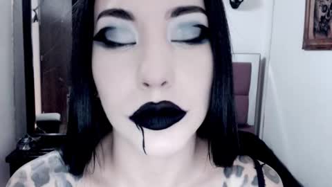 Snapshot of emearld_black chatting on 10/29/25, 06:15 Emerald Black online show from 10/29/25, 06:15