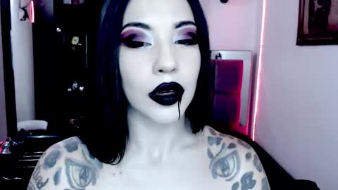 Snapshot of emearld_black chatting on 11/14/25, 06:12 Emerald Black online show from 11/14/25, 06:12