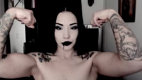 Snapshot of emearld_black chatting on 12/15/25, 04:17 Emerald Black online show from 12/15/25, 04:17