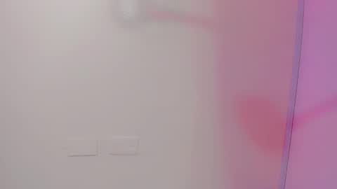 Snapshot of emeli_roushot chatting on 12/10/24, 11:22 Emeli online show from 12/10/24, 11:22